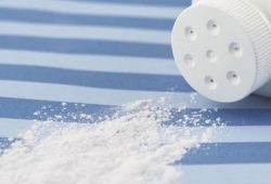 Penggunaan Bedak Talek di Area Kewanitaan Tingkatkan Risiko Kanker Ovarium?