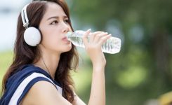 Minum-Air-Setelah-Olahraga