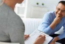 Latihan dan Terapi Atasi Rasa Takut Jatuh